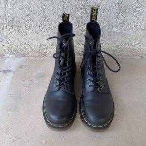 Dr. Martens Pascal 1460 Black Smooth leather Lace Up Boots Size US 8 UK 6 EU 39